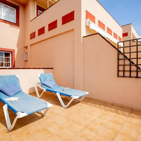The Heights, Cristianos *