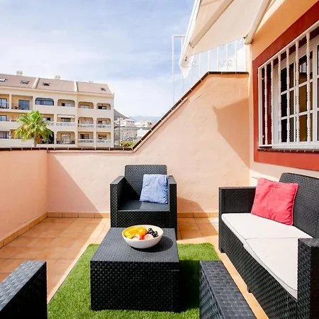 Daire The Heights, Cristianos