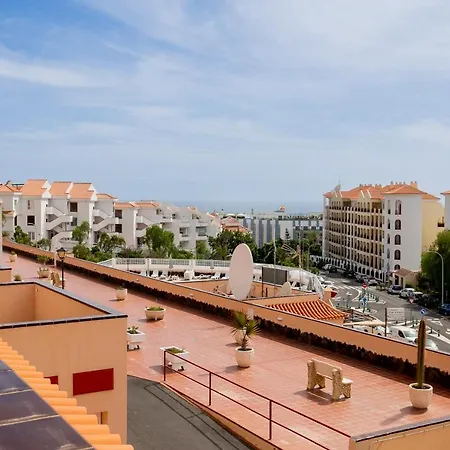 The Heights, Cristianos *